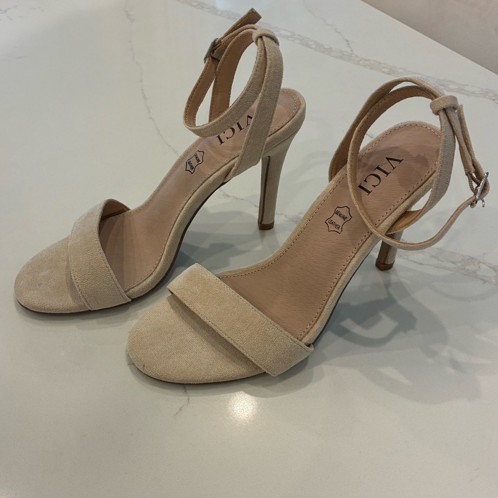 NWOT!!! Vici Tan Heels